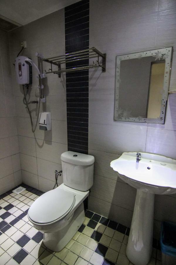 Rose Cottage Hotel Bandar Seri Alam Джохор-Бару Экстерьер фото
